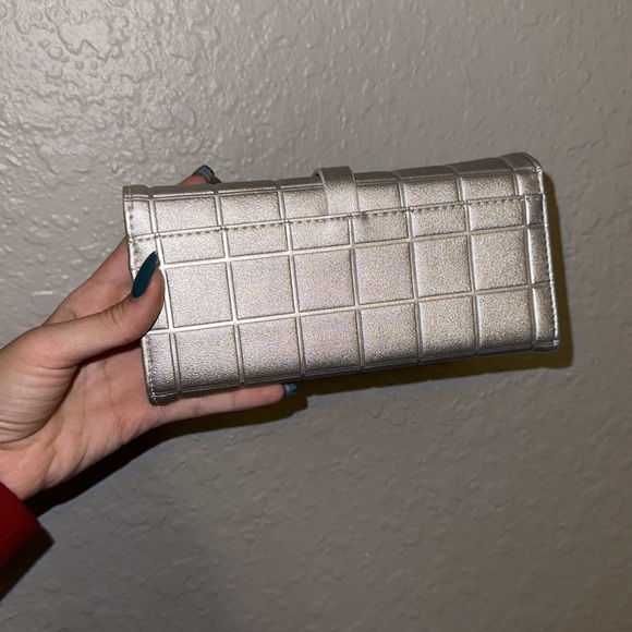 Silver Wallet - Picture 2 of 3